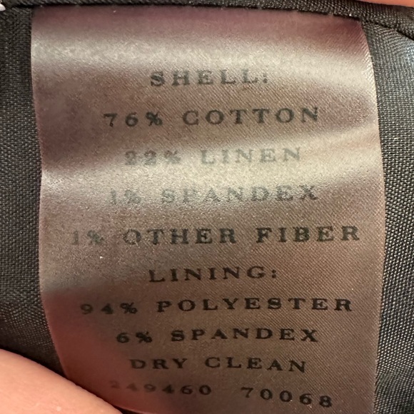 Ann Taylor size 2 cotton/linen blend. Two zipped pockets in front lined skirt. - Picture 3 of 4